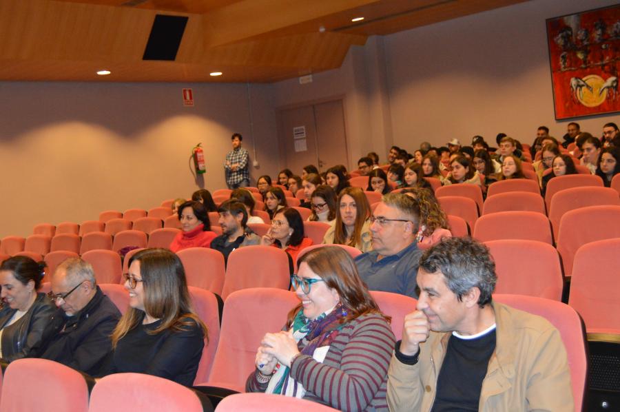 Relatores e público presente na apertura do Curso de Primavera da USC