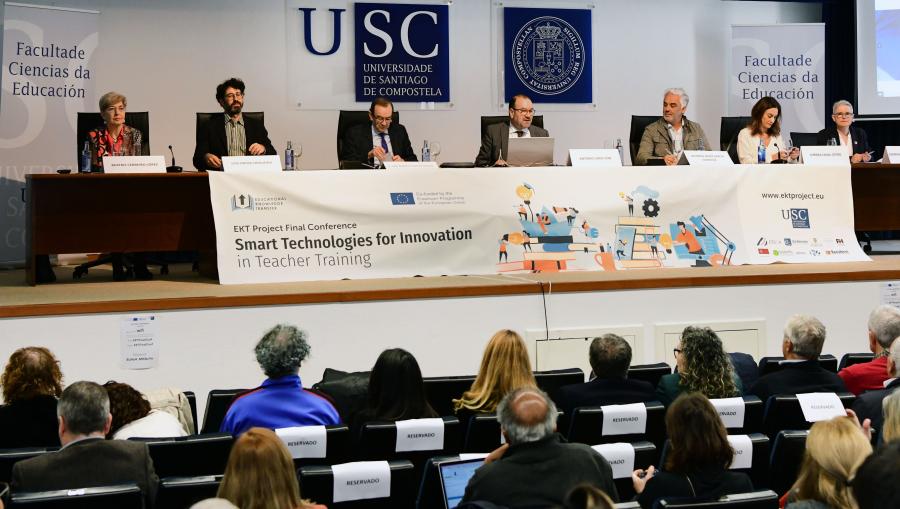 De esquerda a dereita, Beatriz Cebreiro López, Lois Orosa Nogueira, José Alberto Díez de Castro, Antonio López Díaz, Alfonso Javier García González, Lorena Casal Otero e Carmen Fernández Morante. FOTO: Santi Alvite