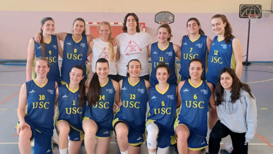 Integrantes do equipo de baloncesto feminino da USC