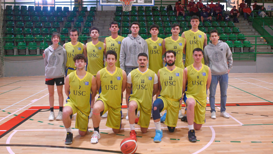 Integrantes do equipo de baloncesto masculino da USC