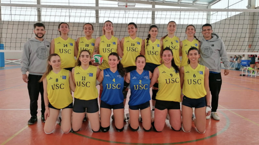 Integrantes do equipo de voleibol da USC
