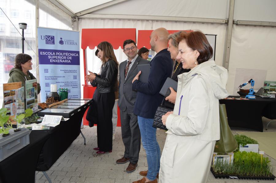 Francisco Fraga acompaña á alcaldesa do Concello de Lugo e outras autoridades