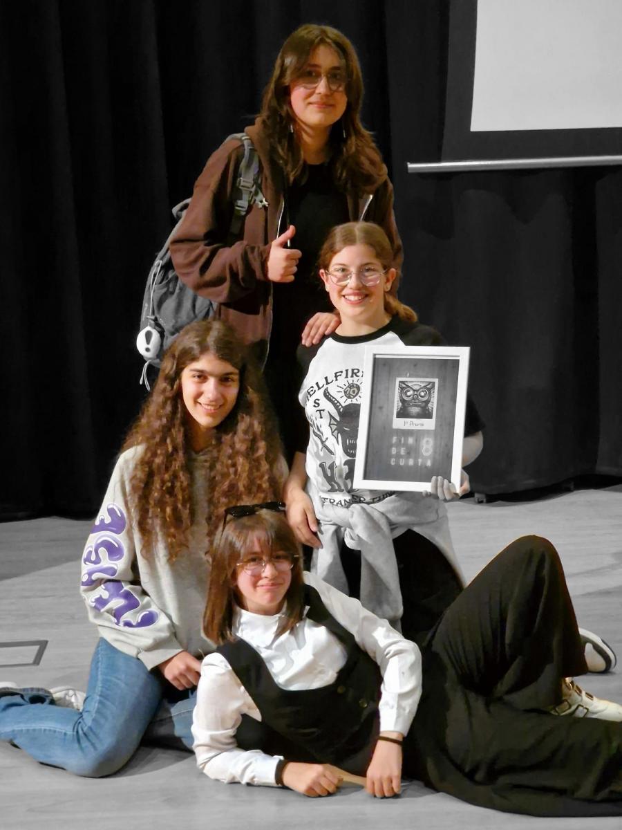 Autoras da curta que acadou o premio do xurado no VIII Findecurta