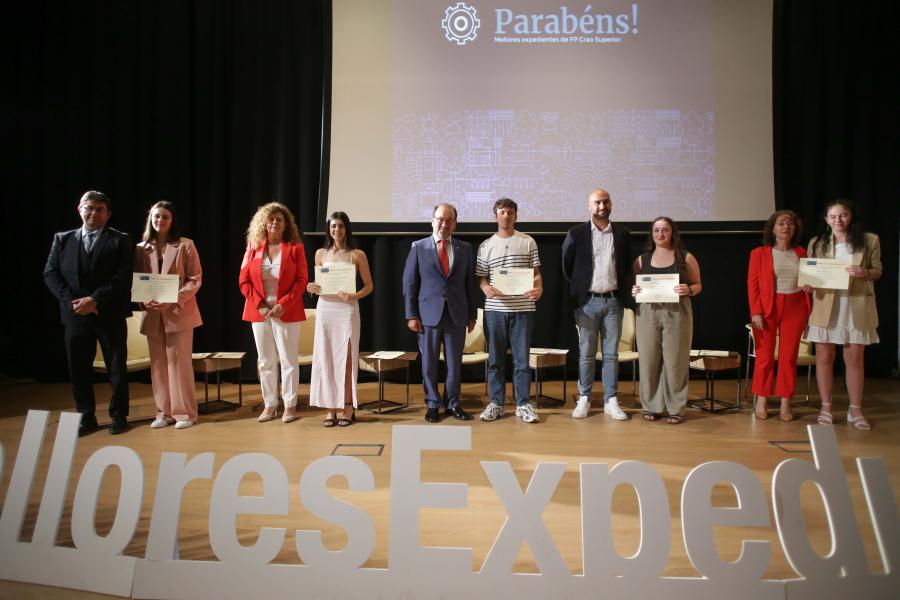 Autoridades e alumnados de Formación Profesional distinguidos