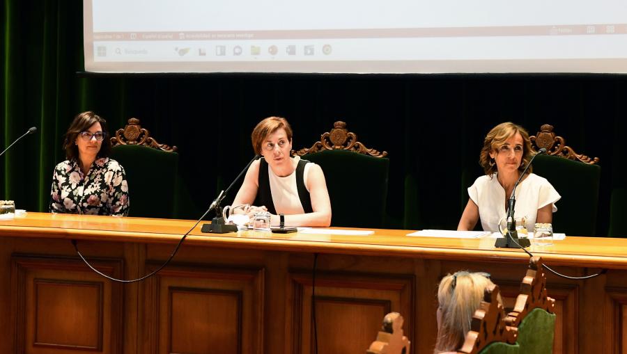 De esquerda a dereita, Charo García, Pilar Murias e Puri Torrente. FOTO: Santi Alvite