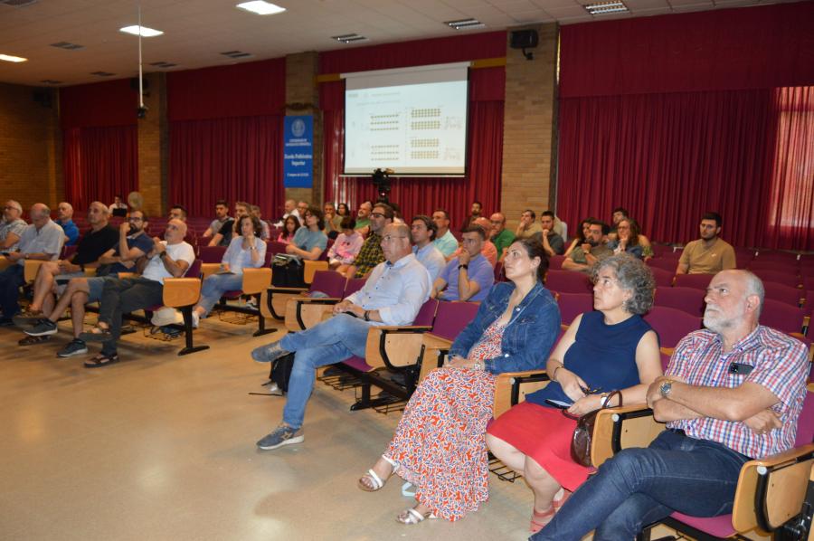 Participantes nas xornadas sobre AgroRobótica, na EPS de Enxeñaría