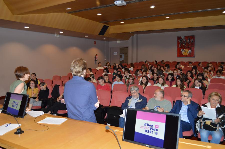 Pilar Murias e Jorge Bustos durante a presentación de #BenVidaUSC!