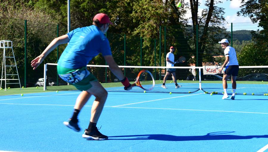 Dende o 1 de setembro máis de 230 persoas xa se inscribiron na Escola de Tenis da USC para a que aínda queda unha vintena de prazas libres. FOTO: Santi Alvite