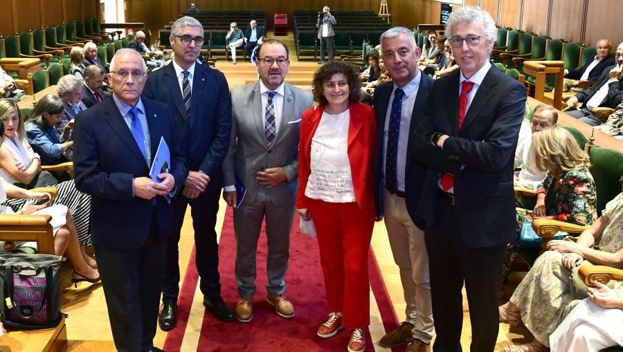 De esquerda a dereita, Xosé González, Carlos Aymerich, Antonio López, Goretti Sanmartín, Valentín García e Iván Area. FOTO: Santi Alvite