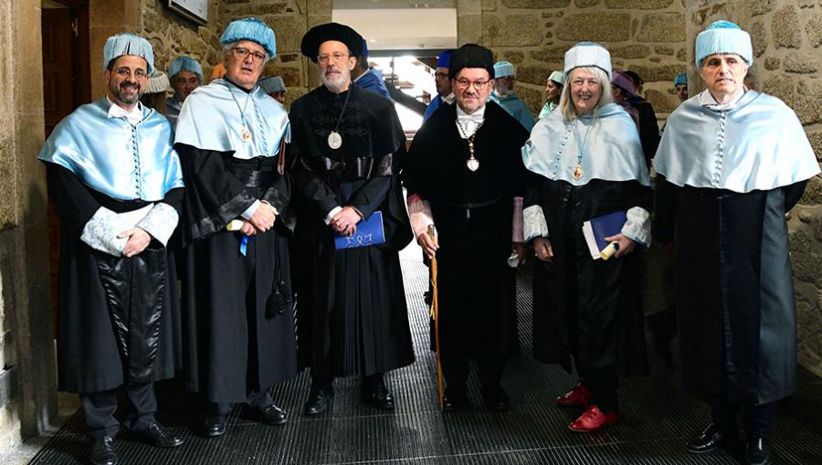 O reitor cos padriños e os homenaxeados