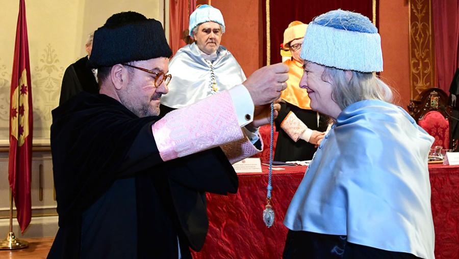 Entrega da medalla a Mary Beard