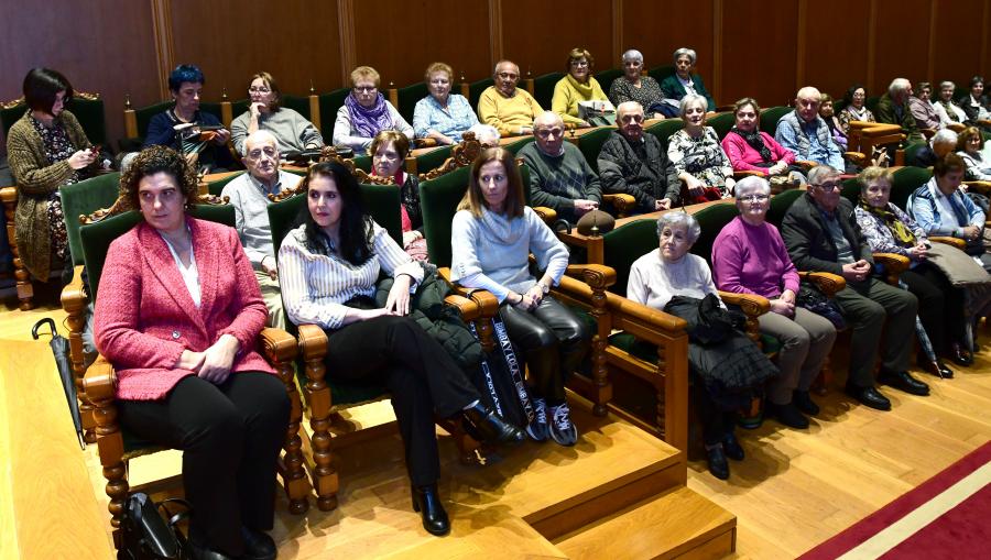 Público asistente ao acto de clausura do programa 'Camiños de coñecemento e experiencia'. FOTO: Santi Alvite