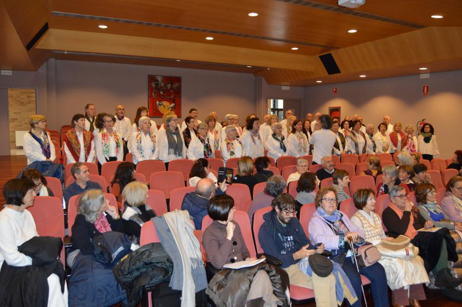 Alumnado do IV Ciclo da USC participante no acto conmemorativo da patroa, Dona Francisca Álvarez, en Humanidades