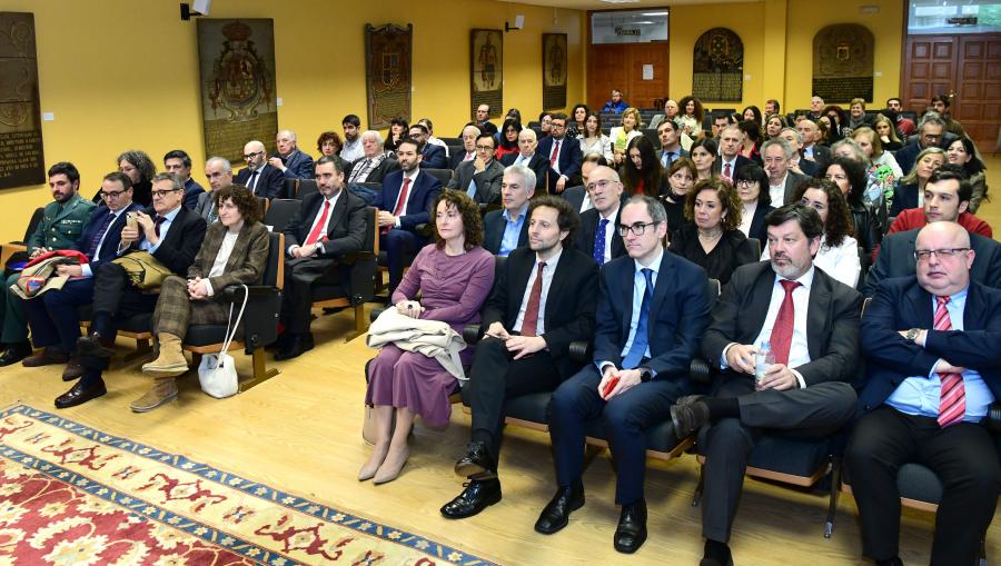 Parte do público asistente ao acto institucional na Facultade de Dereito. FOTO: Santi Alvite