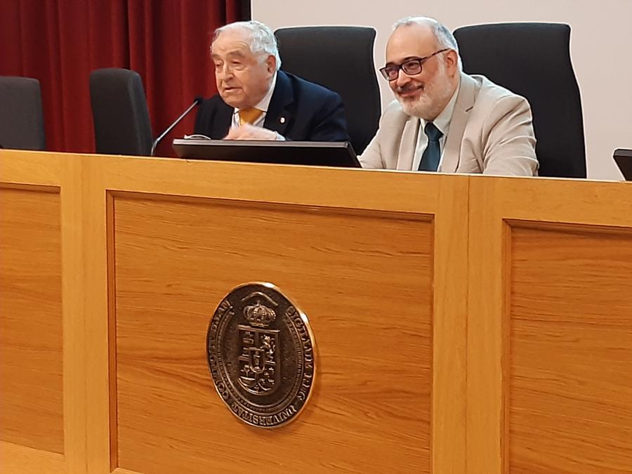 Carlos Baliñas, esquerda, co decano de Filosofía, Xavier de Donato