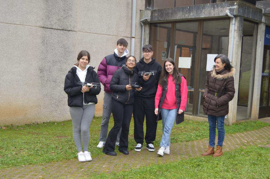 Alumnado de ensino medio, nun dos obradoiros STEM celebrados na EPS de Enxeñaría