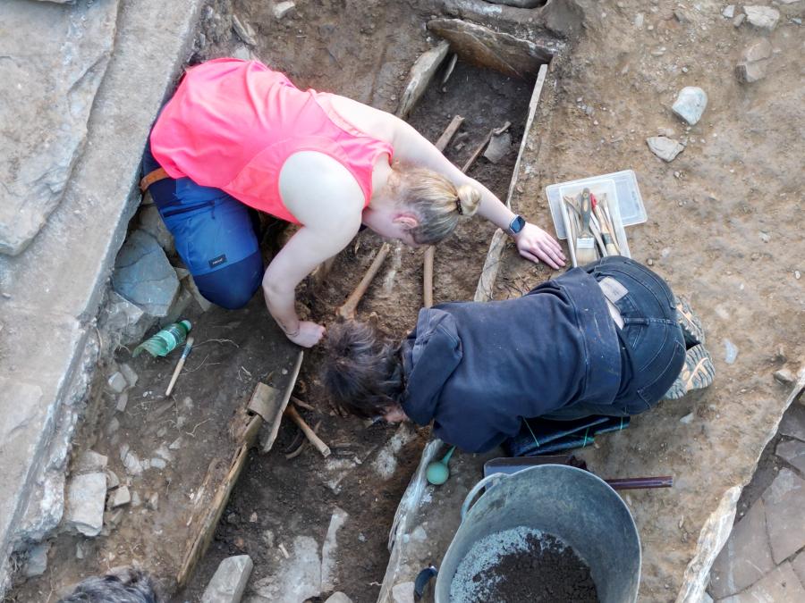 Prácticas de escavación (III)