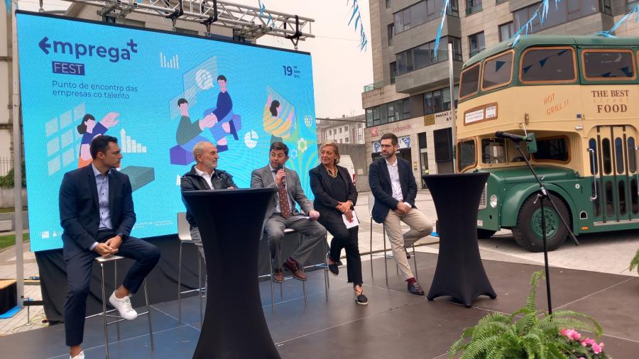 De esquerda a dereita, Pablo Rivera, Francisco Dorado, Francisco Fraga, Paula Alvarellos e Pablo Fernández 