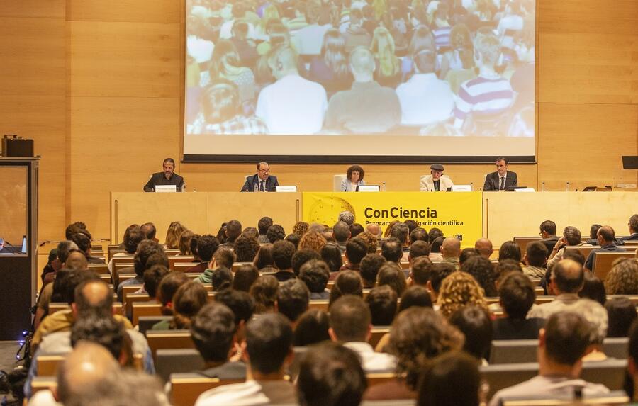 Conferencia de Kip Thorne na Facultade de Medicina e Odontoloxía