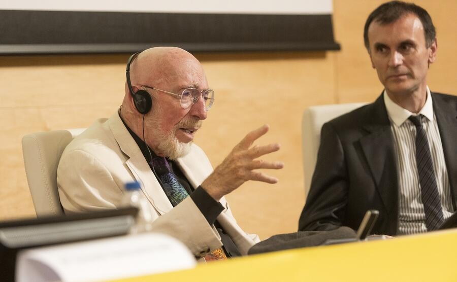 Conferencia de Kip Thorne na Facultade de Medicina e Odontoloxía