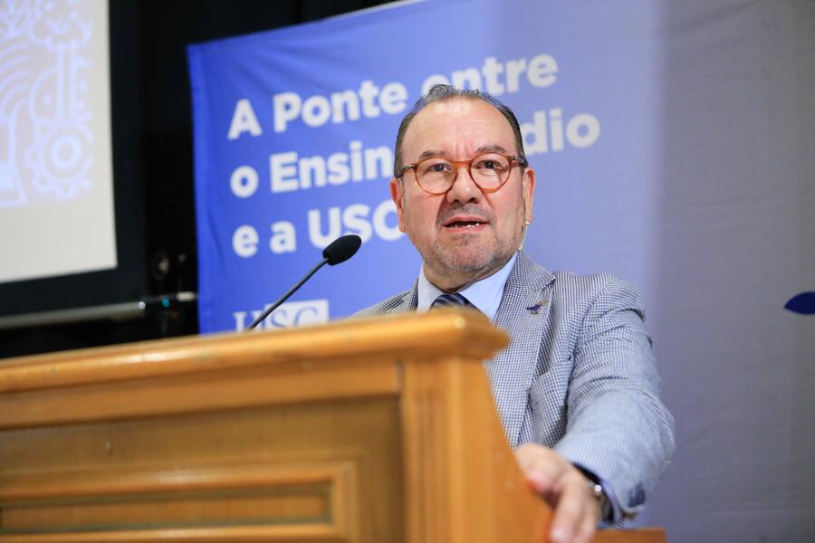 O reitor Antonio López presidiu a sesión