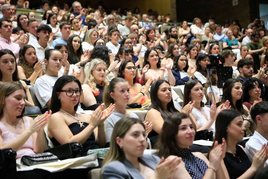 Máis de 200 estudantes estaban convocados para recibir os seus diplomas