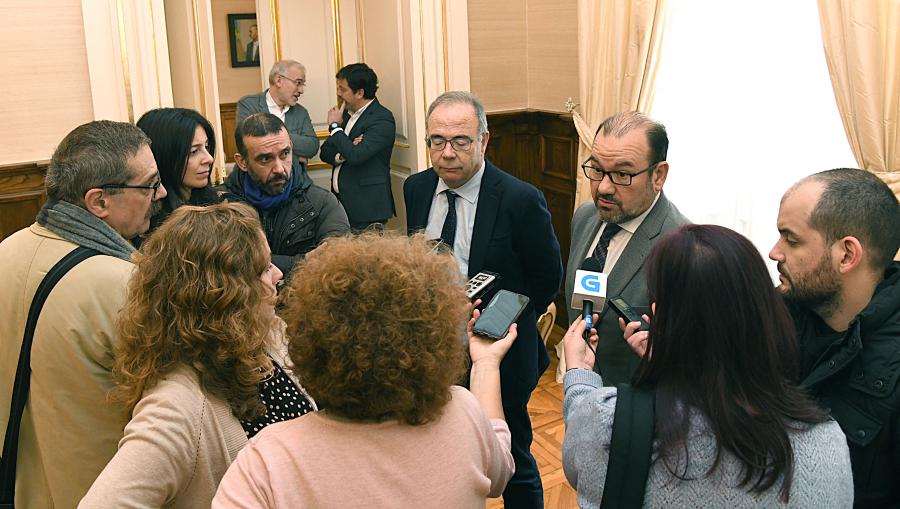 O reitor Antonio López e o alcalde Xosé Sánchez Bugallo, no encontro cos medios de comunicación. Foto: Santi Alvite