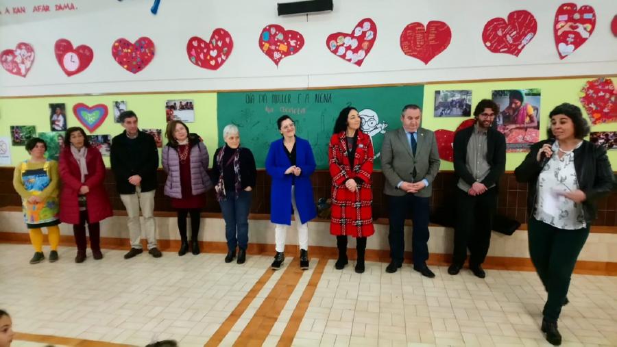 Autoridades políticas e académicas, na apertura dos actos desenvolvidos pola USC no CEIP Paradai