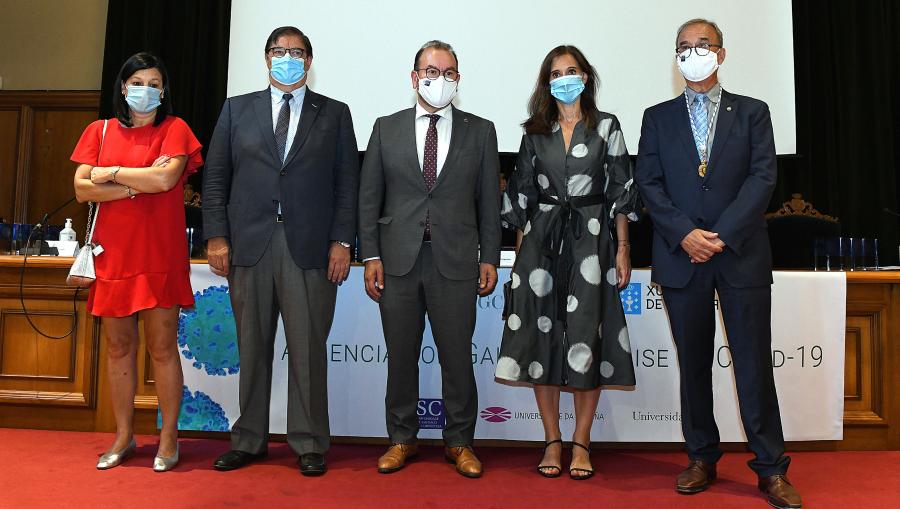De esquerda a dereita, Mª Belén Rubio, Julio Abalde, Antonio López, Carmen Pomar e Juan M. Lema. Foto: Santi Alvite