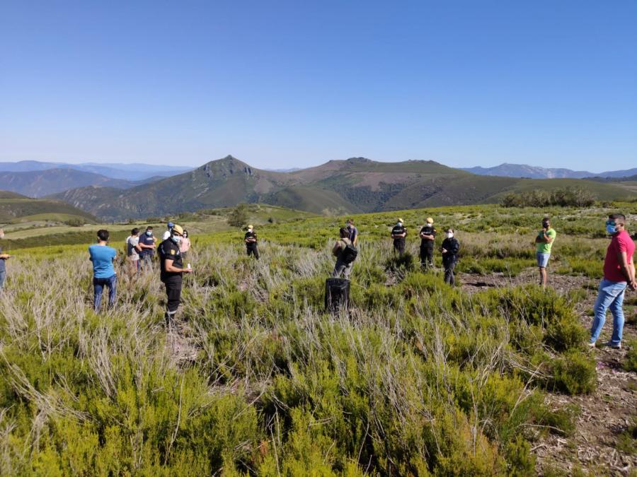 Participantes na visita as parcelas experimentais do proxecto Interreg 'Open2preserve' localizadas nos Ancares