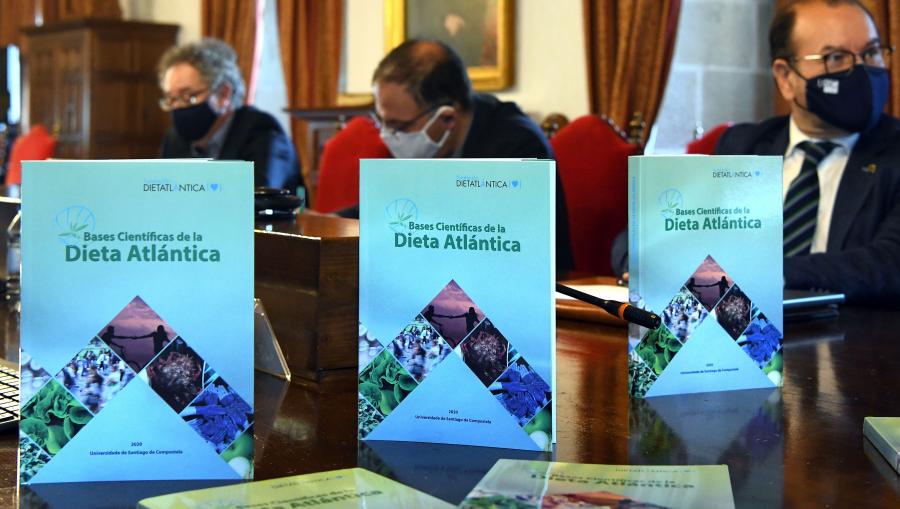 A obra foi presentada este martes polo padroado da Fundación, nun acto que contou coa presenza do reitor Antonio López. FOTO: Santi Alvite