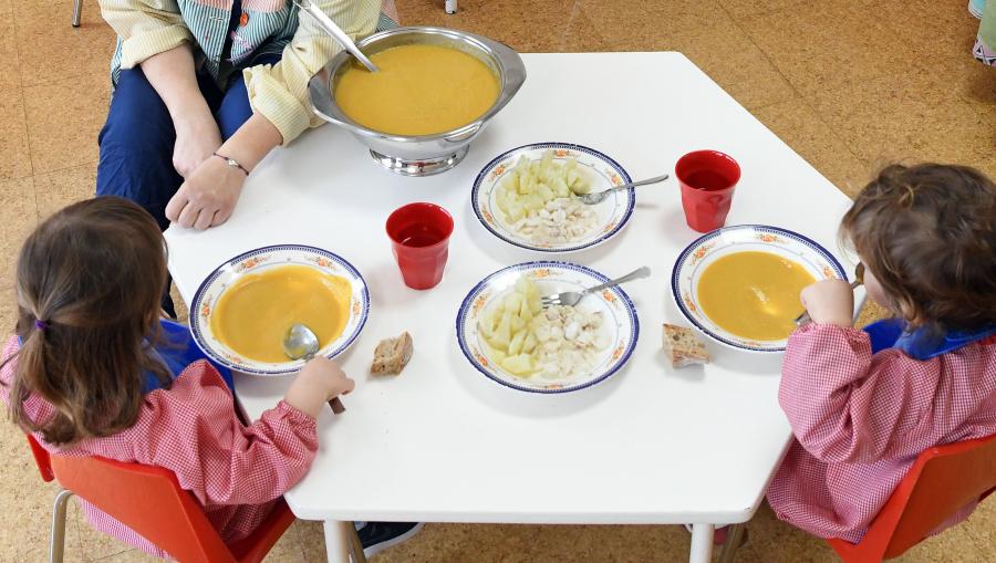 A estratexia máis importante para reducir os impactos ambientais basearíase, segundo os autores, en reducir a frecuencia de consumo de carne de vacún. FOTO: Santi Alvite