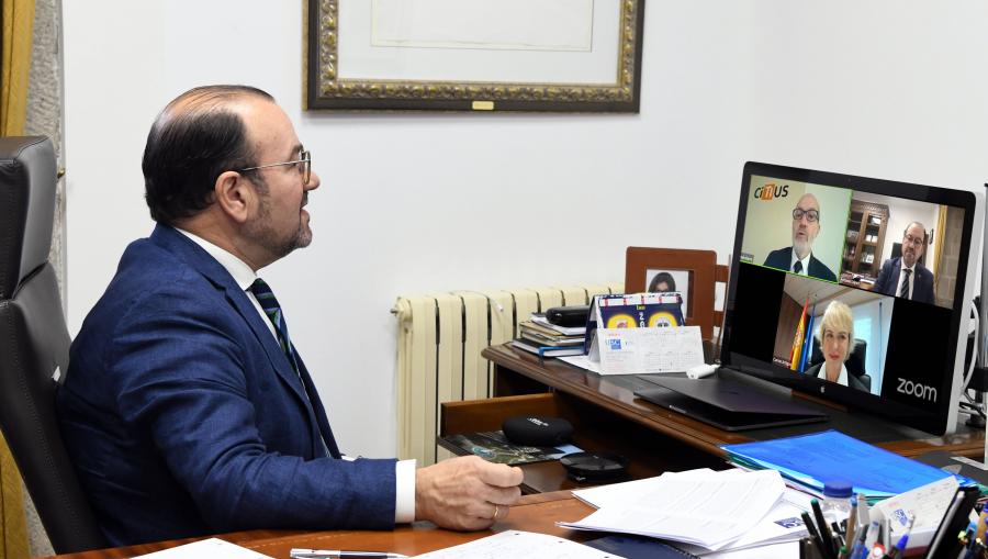 O acto foi presidido polo reitor Antonio López e moderado polo director científico do CiTIUS, Senén Barro. FOTO: Santi Alvite