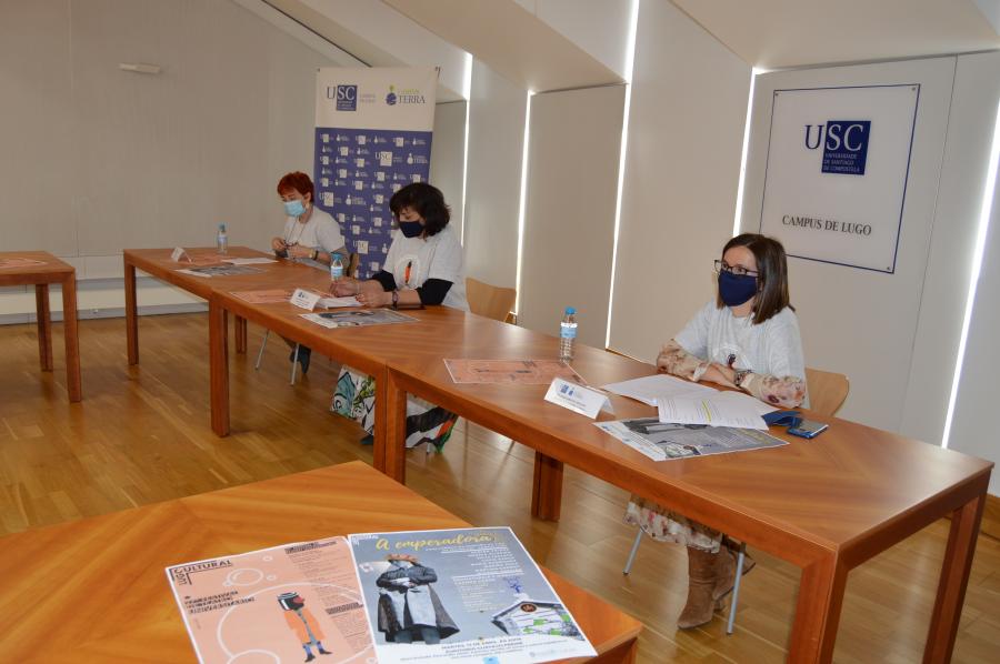 Tareixa Ferreiro, Montserrat Valcárcel e Mar Lorenzo, na presentación do XXVII Festival de Teatro Universitario de Lugo