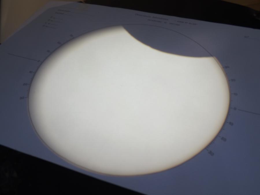 Así quedou plasmada a eclipse parcial de Sol deste xoves. Foto: José Ángel Docobo Durántez e Pedro Pablo Campo Díaz