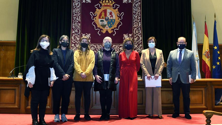 Foto de familia coas gañadoras dos primeiros premios