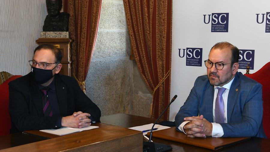 Gumersindo Feijoo acompañou a Antonio López no acto. FOTO: Santi Alvite