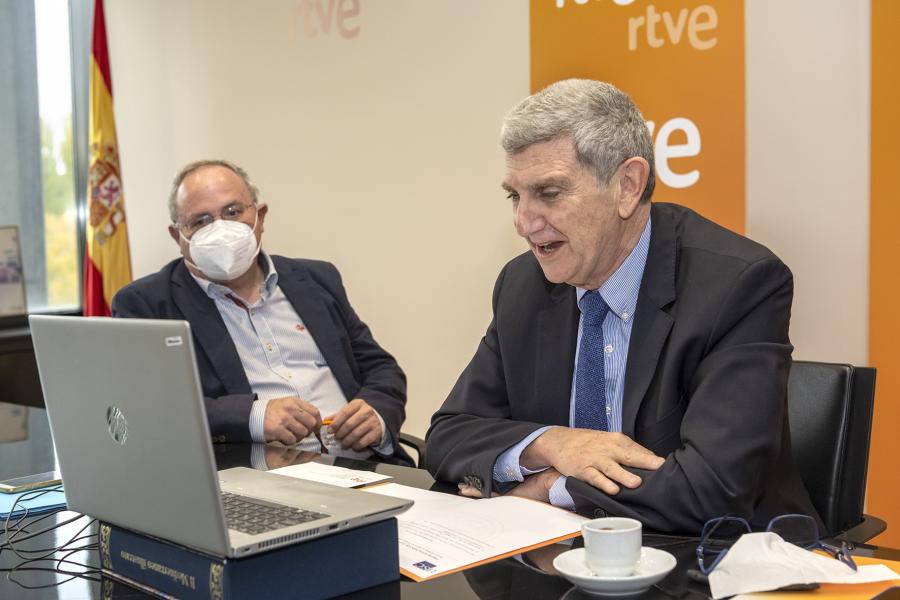 Este convenio permitirá valorar o impacto cultural de RTVE “comparándoo co que sucede noutros países”, explicou Pérez Tornero