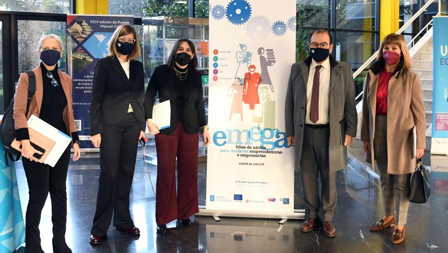 De esquerda a dereita, Covadonga Toca, Eva López, María Jesús Lorenzana, Antonio López e Carmen Rodríguez. FOTO: Santi Alvite