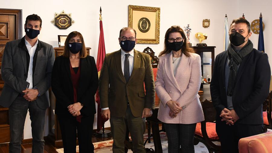 De esquerda a dereita, Jacobo Limeres, María José López Couso, Antonio López, Mercedes Siles e Miguel Túñez. FOTO: Santi Alvite