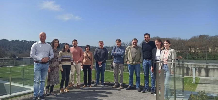 Investigadores da EPS de Enxeñaría e do instituto finés Metsäkeskus, no edificio Cactus do Campus de Lugo