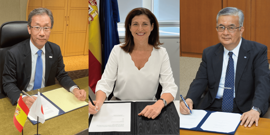 O presidente de UTokyo, Teruo Fujii (esquerda), a Secretaria Xeral de Investigación de MCIN, Raquel Yotti (centro), e o director xeral de KEK, Masanori Yamauchi (dereita), asinan o acordo de etendemento (MoU). Fonte: Ministerio de CIencia e Innovación