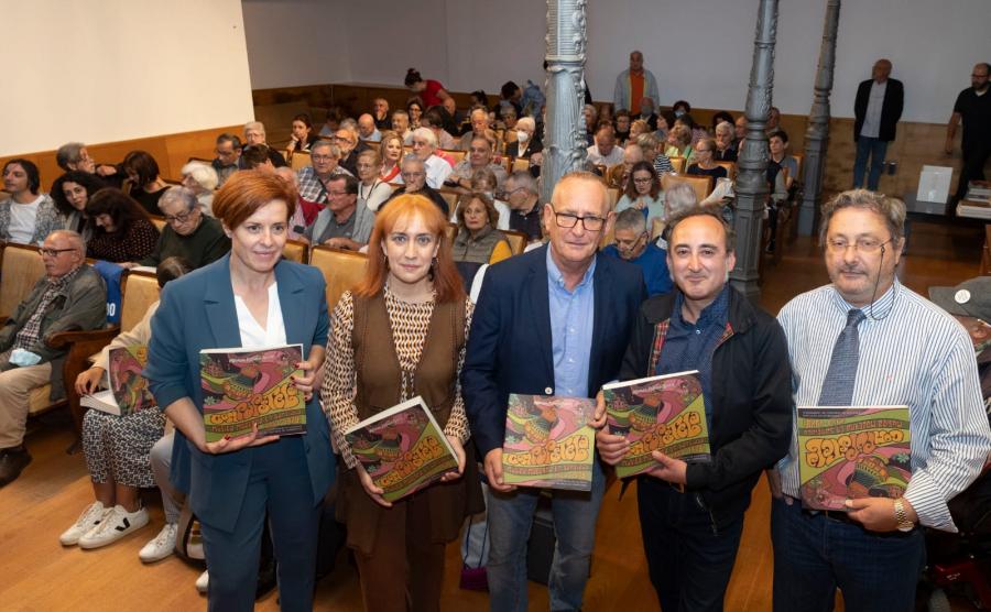 De esquerda a dereita, Pilar Murias, Belén Hernández, Juan Blanco Valdés, Alfonso Espiño e Juan Conde. FOTO: P. Rodríguez