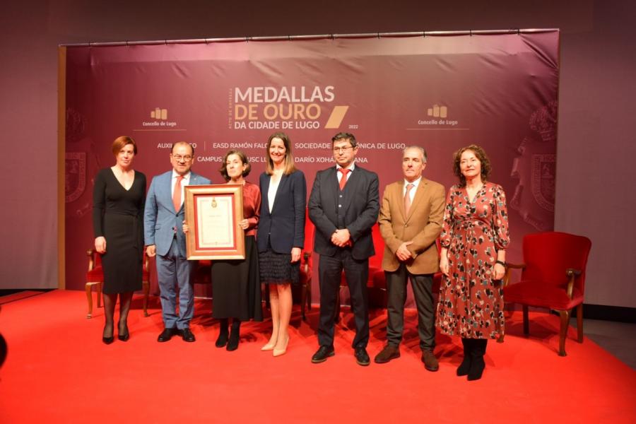 De esquerda a dereita, Pilar Murias, Antonio López, Elvira López, Lara Méndez, Francisco Fraga, Antonio Álvarez e Dulce García, no MIHL