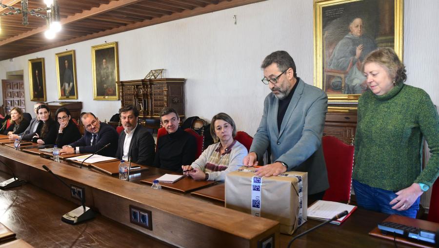 Intre no que se deu a coñecer a proposta gañadora. FOTO: Santi Alvite