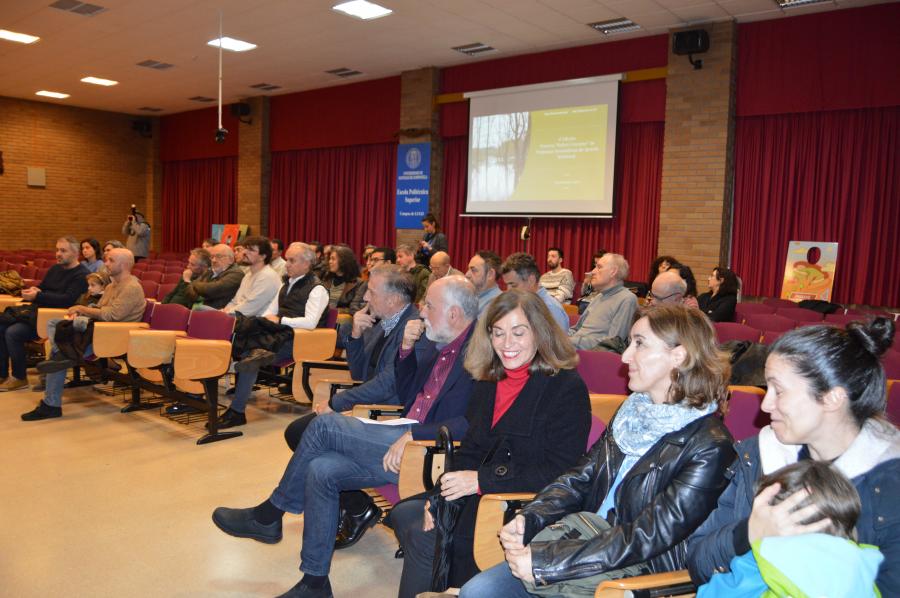 Público asistente á cerimonia de entrega dos V Premios Rafael Crecente, na EPS de Enxeñaría