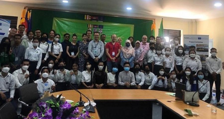 Foto cos estudantes de xornalismo que recibirán a formación nos Obxectivos de Desenvolvemento Sostible 