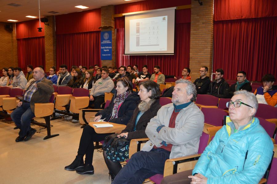 Estudantes, docentes e representantes de colexios profesionais, no foro sobre enxeñaría agrícola