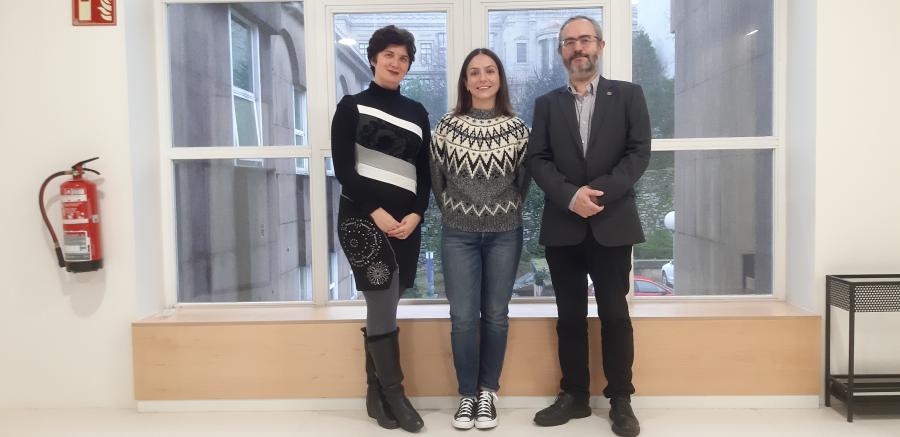 De esquerda a dereita, Inmaculada Tomás, Alba Regueira e Víctor Arce 