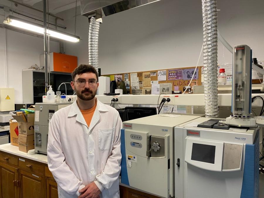 Daniel Armada no seu laboratorio